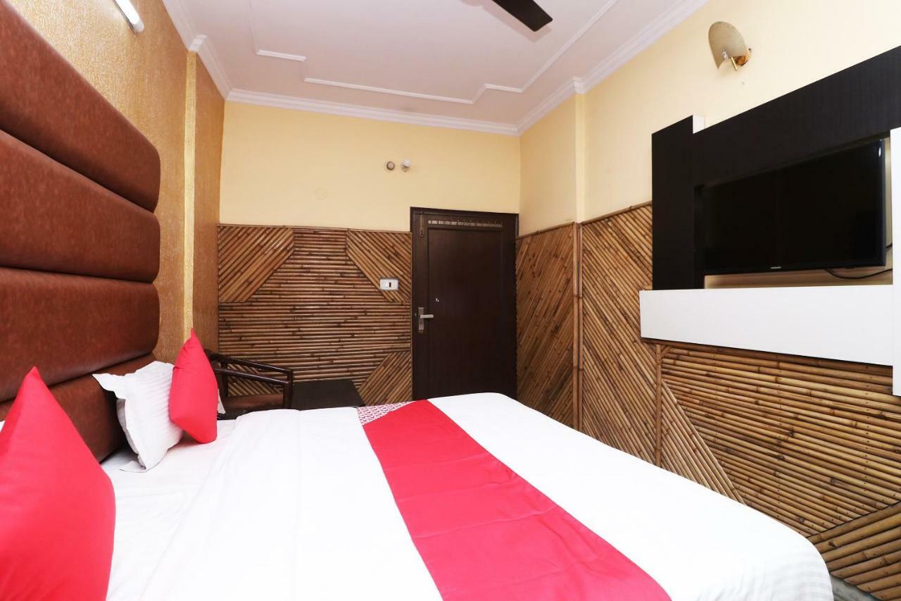 Oyo 29304 Hotel Pooja Yamunānagar Zewnętrze zdjęcie
